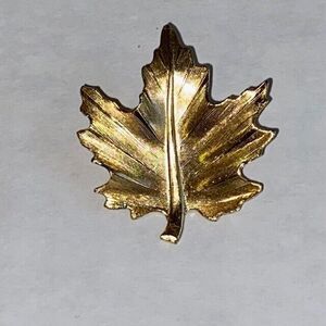 Vintage Gold Tone Textured Maple Leaf Lapel Pin